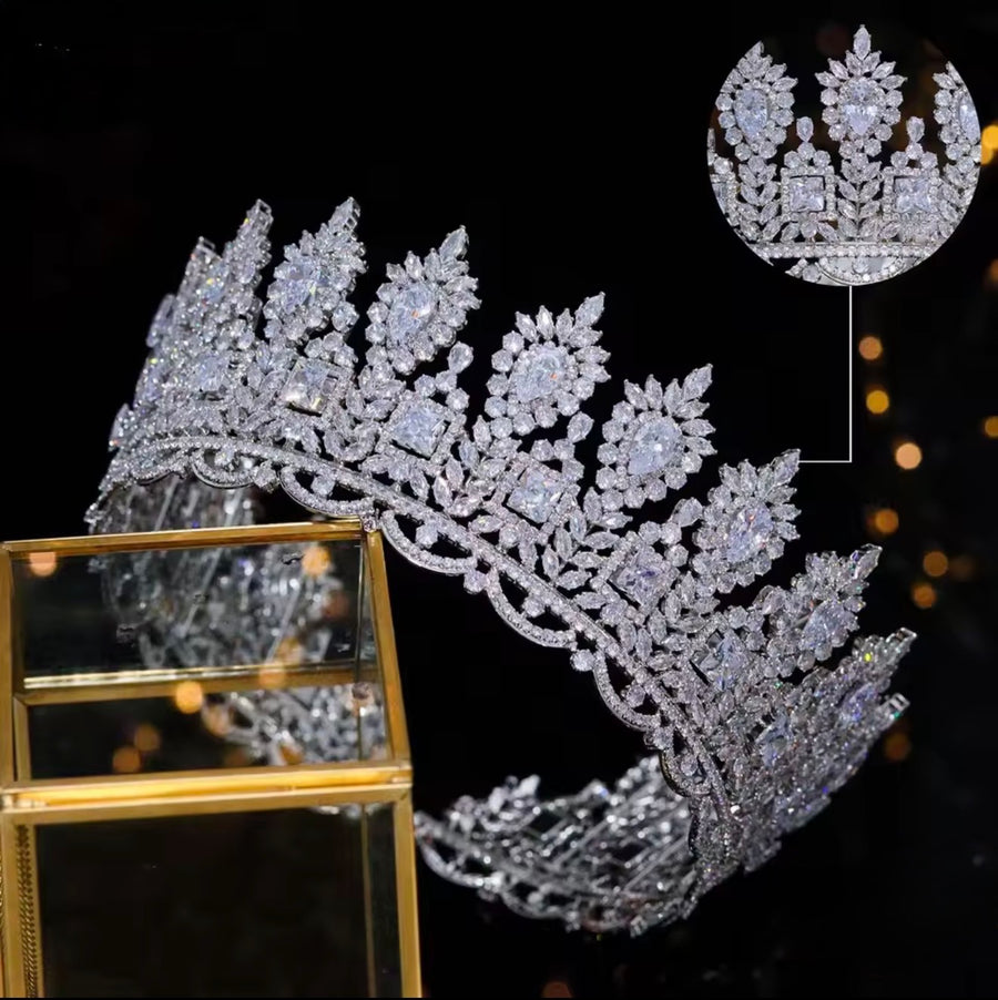 Victoria Crown (Pre-Order) 2 Colours